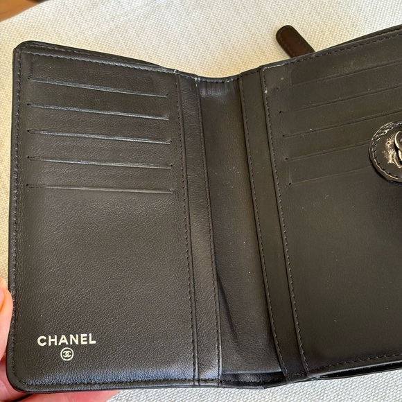 COPY - Chanel iconic patent black quilted wallet - Picture 14 of 16
